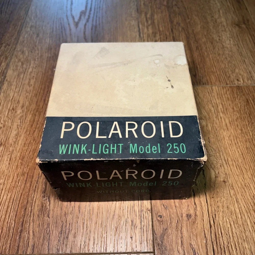 Vintage Polaroid Wink-Light Model 250 Camera Fill Light Accessory with Box